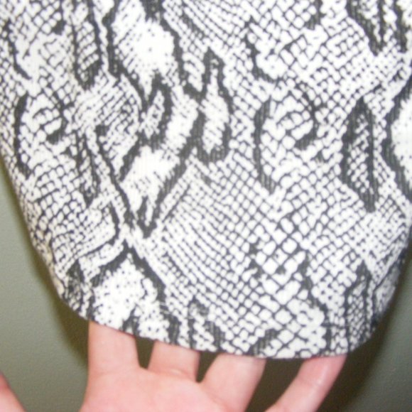 Black and White Snakeskin Print Top - Picture 12 of 14